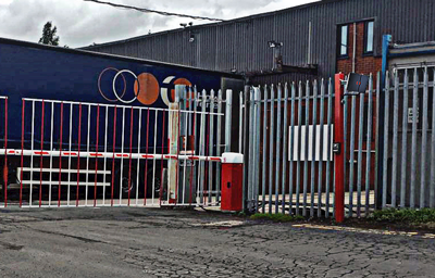 Hi-bar vehicle barriers at Express Parcel Services in Greater Manchester